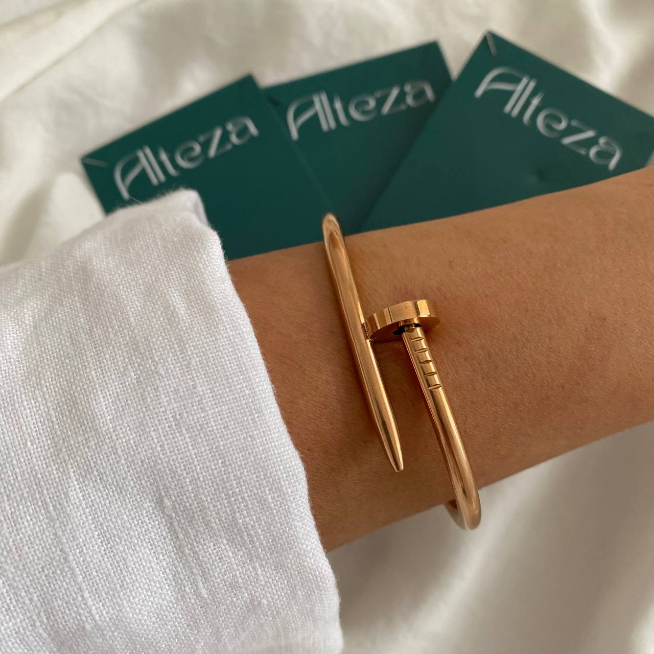 PULSERA CLAVO