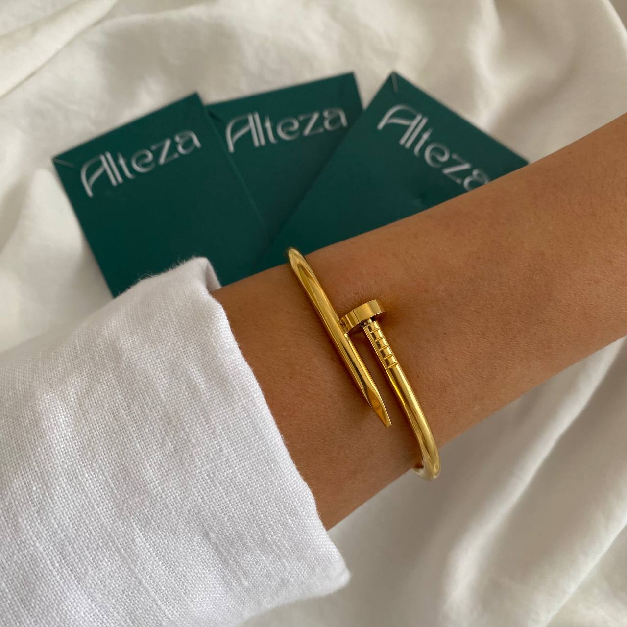 PULSERA CLAVO