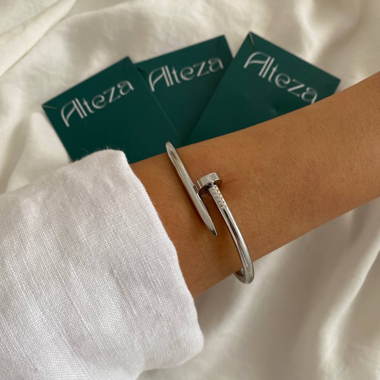 PULSERA CLAVO